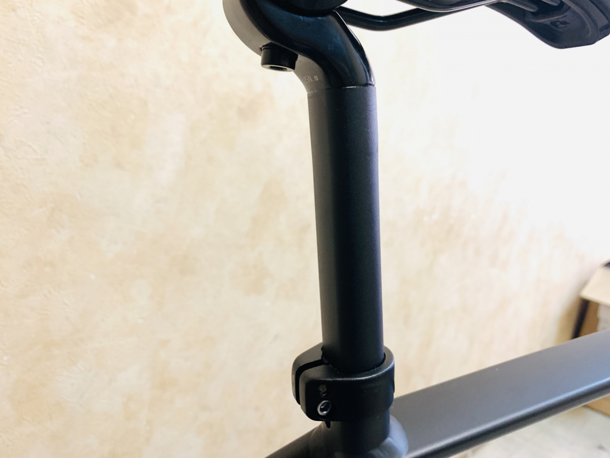 D型断面形状のシートポスト