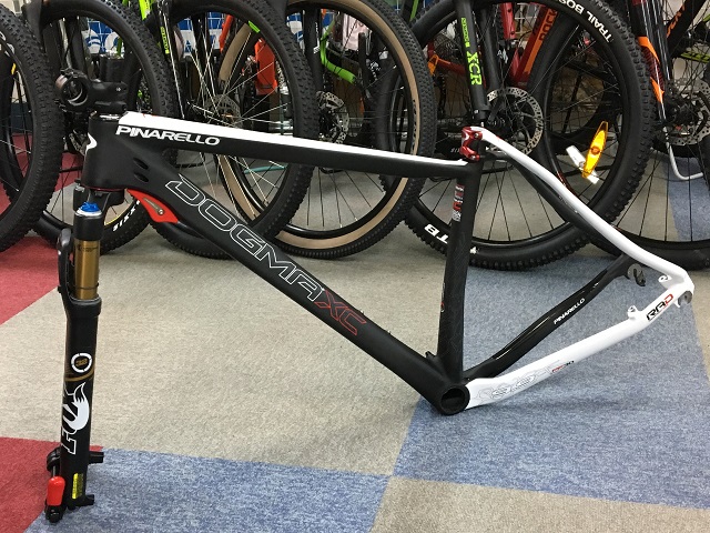 【府中×PINARELLO】Stuff千田のやっちゃった… PINARELLO MTB DOGMA XCフレーム MTBコーナーに展示中… | スポーツ自転車のことならY's Road 府中多摩川店