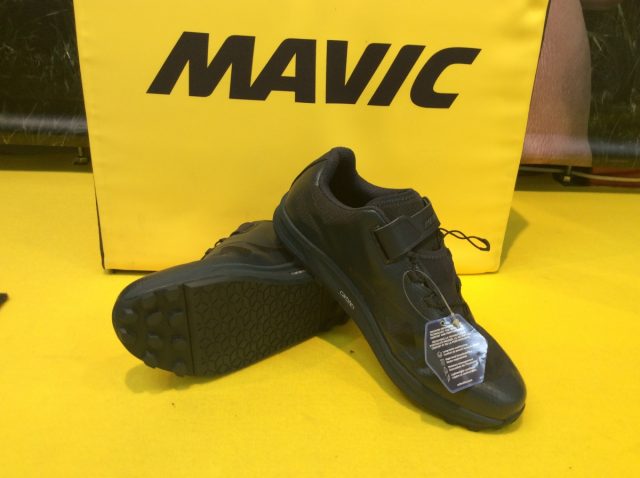 【MAVIC JACK】歩きやすさとトラクションの両立！？CARBITEX搭載の最新フラットシューズ、サンプルございます！ | スポーツ自転車のことならY's Road 府中多摩川店