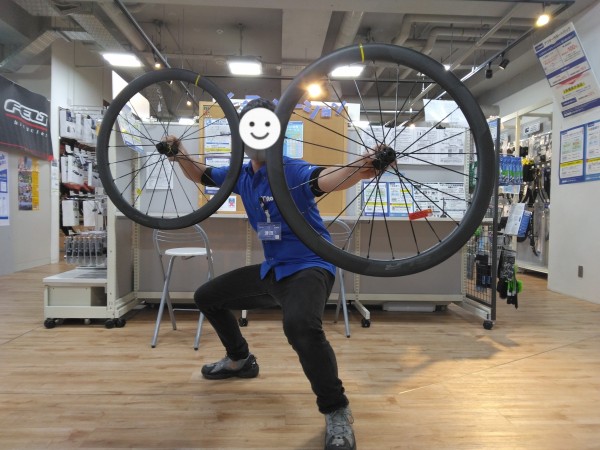 【MAVIC】新型のCOSMIC SLR 45が入荷してきました！！！ | 九州で自転車をお探しならY's Road福岡天神店