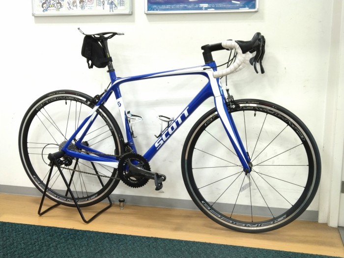SCOTT ADDICT 10 劇中車