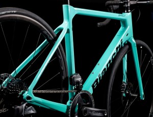 Bianchi-Sprint-Disc_mid-level-carbon-road-race-bike_driveside-detail-1068x819
