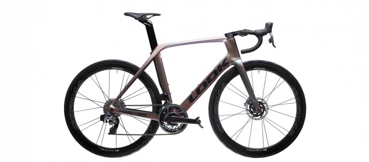 bike-product-page-cover-white-background-2112x1276-795-blade-rs-disc-chameleon-mat-glossy-a1