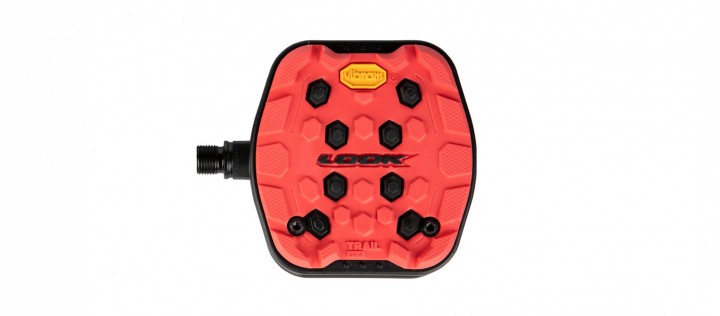 pedals-product-page-cover-white-background-2112x1276-trail-grip-red-2021