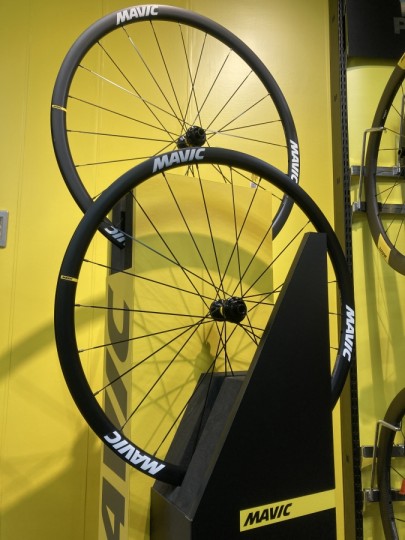【MAVIC】まずはここ！お手軽カスタムするなら先ず足元から！！ | 神戸で自転車をお探しならY's Road 神戸店