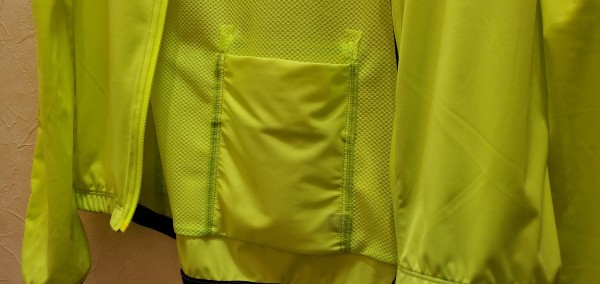 ｽﾄﾚｯﾁｳｨﾝﾄﾞｼｪﾙ裏面収納