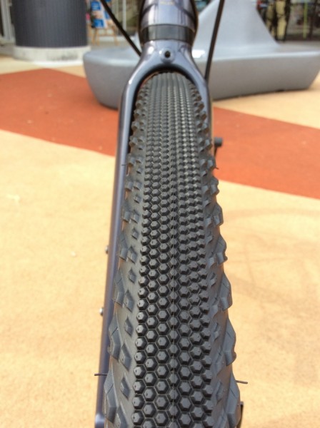 Bianchi ORSO STEEL CLARIS タイヤ