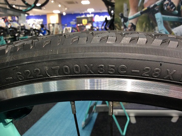BIANCHI C･SPORT1 タイヤ太さ