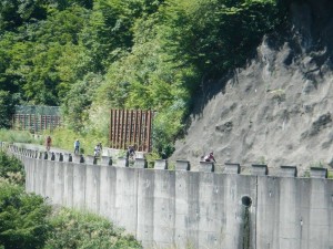 ダム湖周回