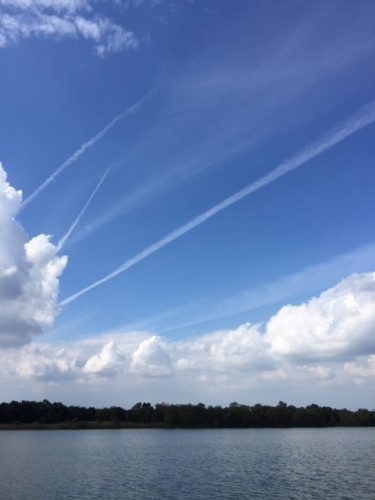彩湖の空