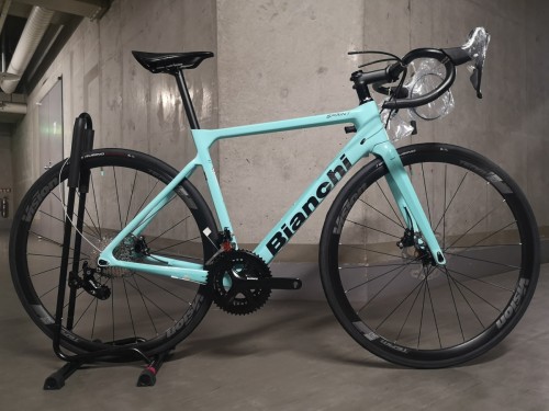 BIANCHI SPRINT DISC 105。コストパフォーマンスに優れたミドルグレードのレーシングバイク。