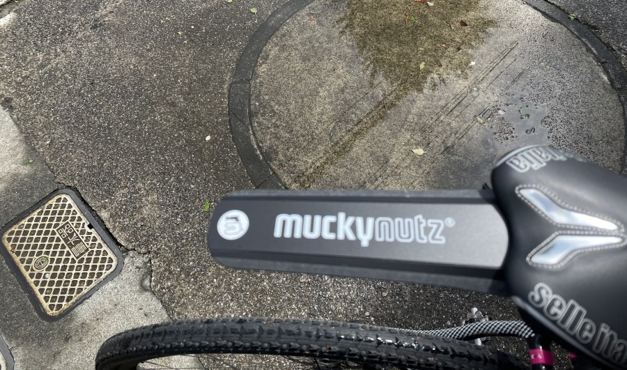MUCKY NUTZ R / CX BUTT FENDER
