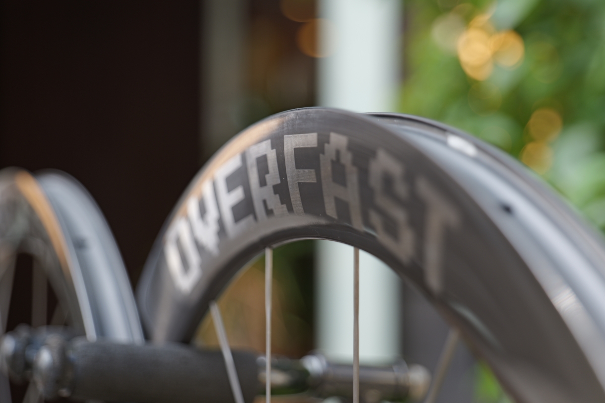 【OVERFAST】軽すぎるホイールが入荷しました。一言「ヤバい」。 | 上野、御徒町で自転車をお探しならY's Road 上野アサゾー店