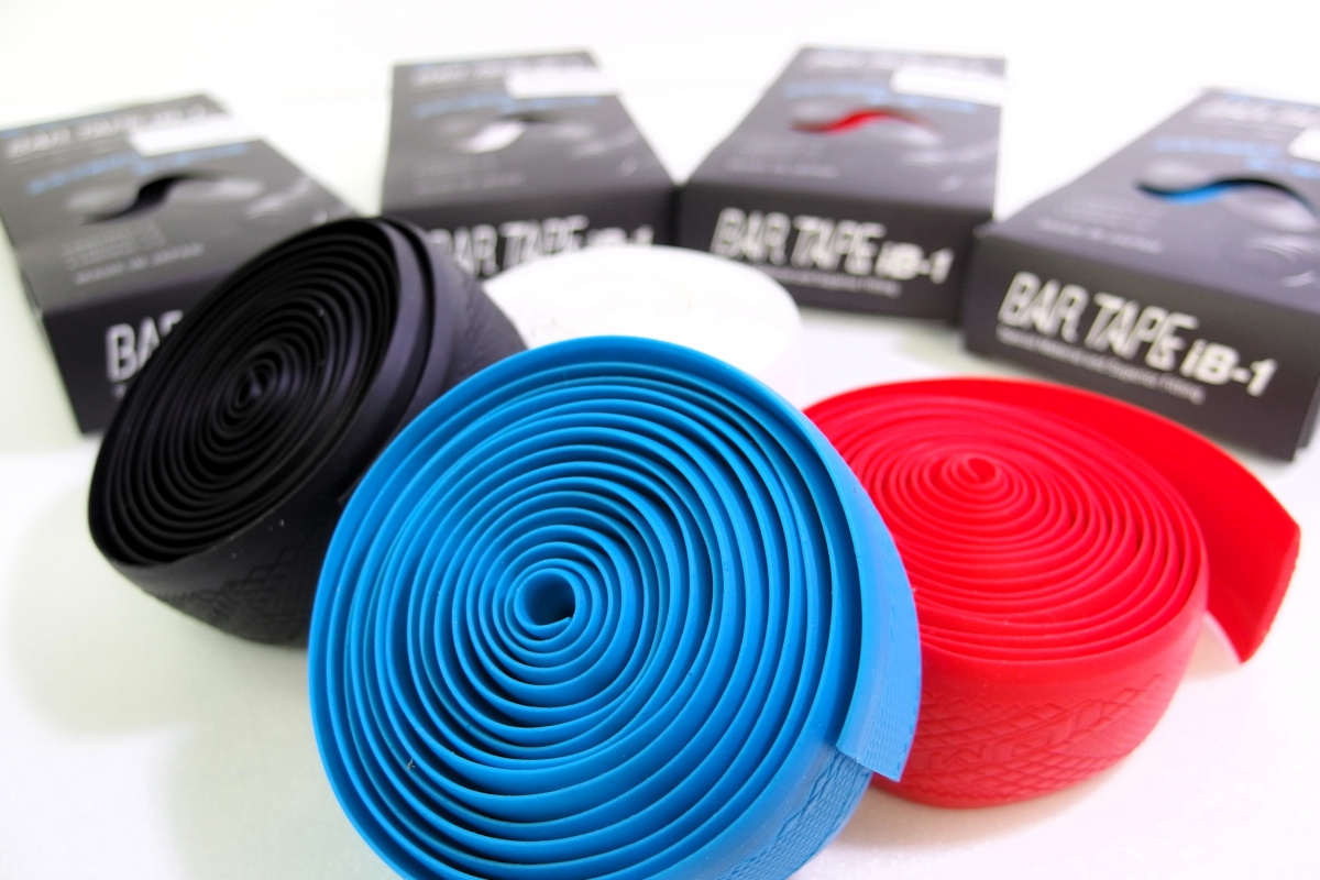 しっとり手に吸い付く好グリップ!!びよ～んと巻き方お好み触感!!『IONIC iB-1』高耐久で毎日使いに推奨バーテープ♪ | Y's Road 池袋チャーリー店