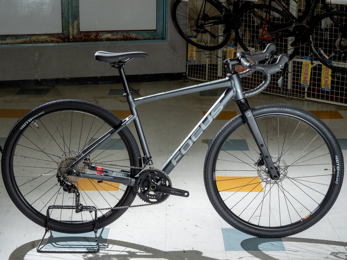 【池C店頭限定特価】更なるアドベンチャーへと誘うMTBジオメトリ＆BOOST規格グラベル『FOCUS ATLS』が店頭特別価格‼ | Y's Road 池袋チャーリー店