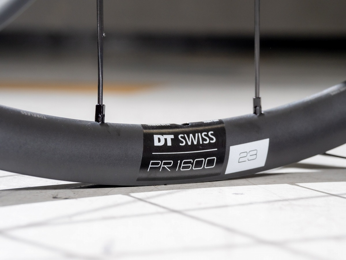 【DT SWISS】もう一歩踏み込んだフィーリングが欲しい方におすすめ価格差3万円の”PR1600DB” | Y's Road 池袋チャーリー店