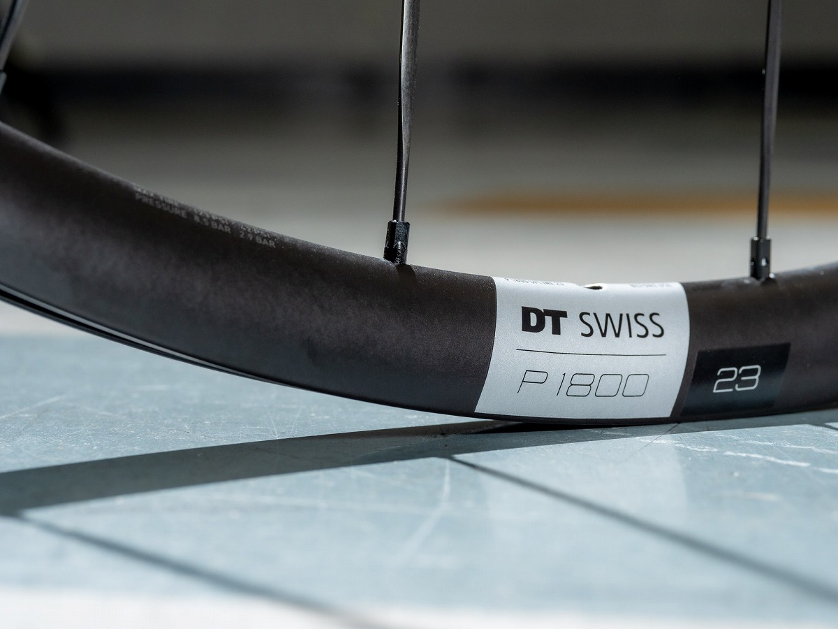 【DTSWISS】アンダー8万円ですでに1,500g台に乗っているパフォーマンスホイールそれが”P1800スプライン23DB” | Y's Road 池袋チャーリー店