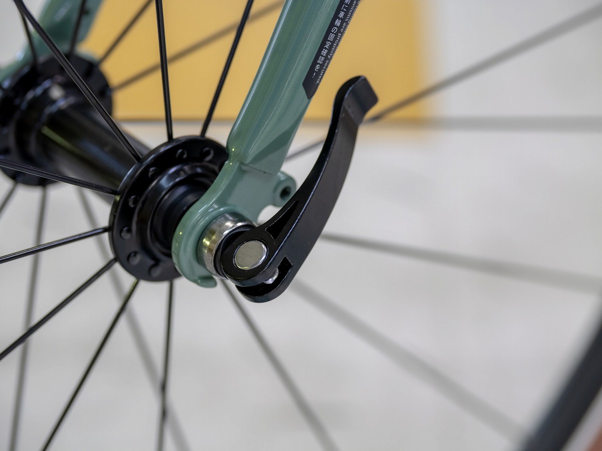 スポーツバイク 車輪固定