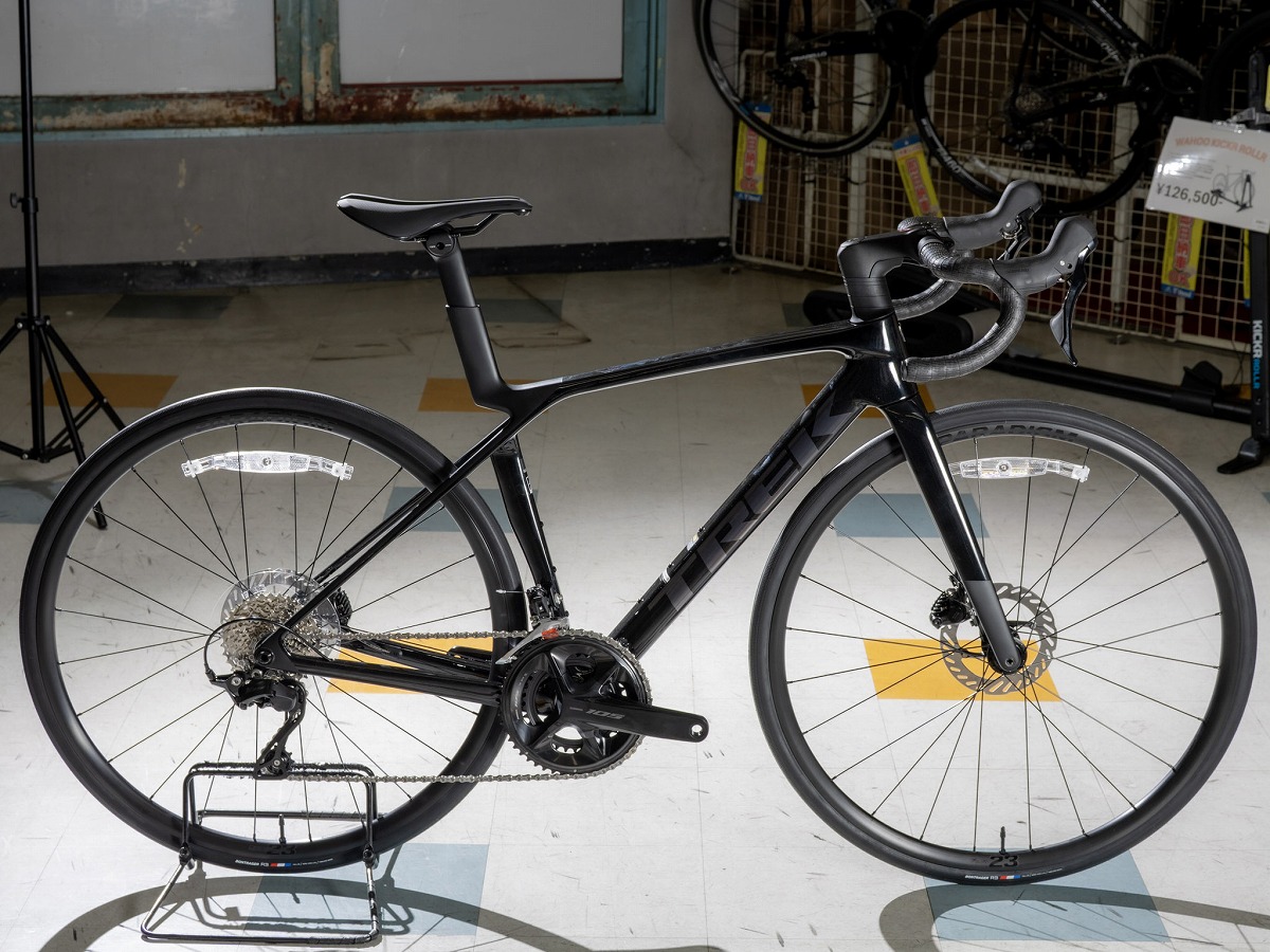 TREK MADONE SL5 Gen8 G.D.STAR/M.D.SMOKEカラー