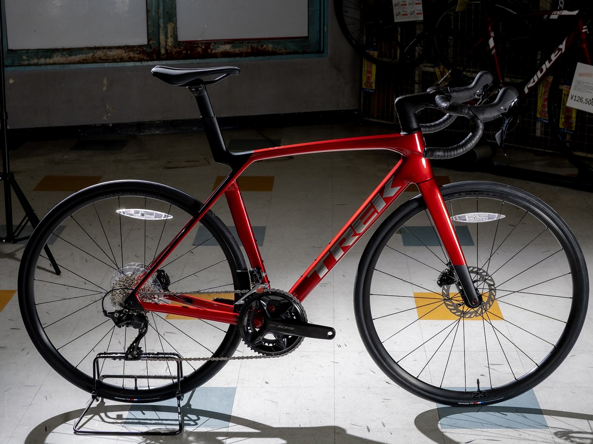 TREK MADONE SL5 Gen8 C.F.RED/M.D.SMOKEカラー