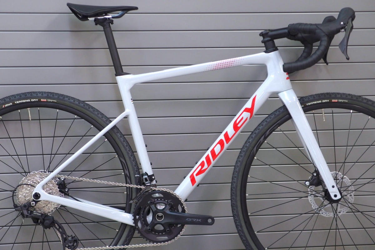 【RIDLEY入荷速報】26年度『ロード系車種で唯一の完成車販売モデル』！パーツチョイス次第で色々遊べる『グリフィン』入荷しました。 | Y's Road 池袋チャーリー店