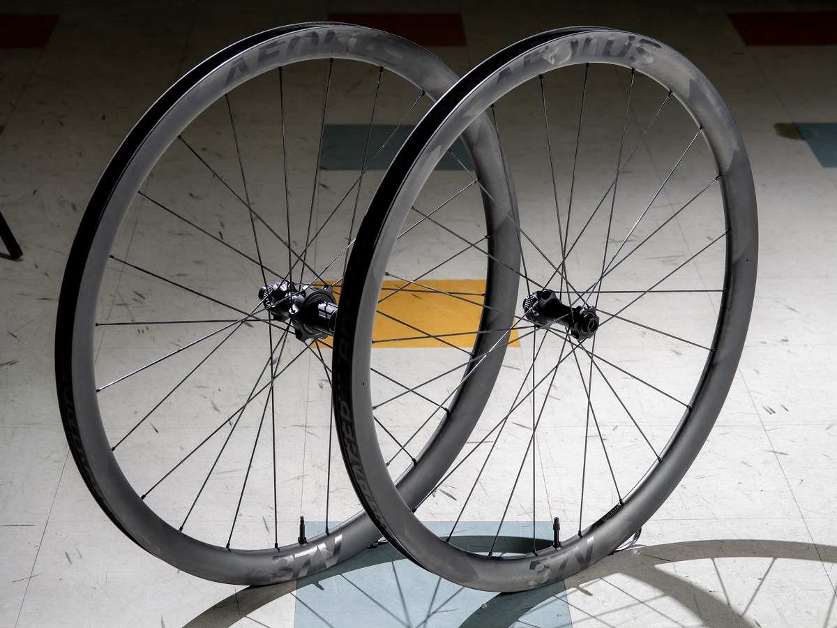 BONTRAGER AEOLUS PRO 37V