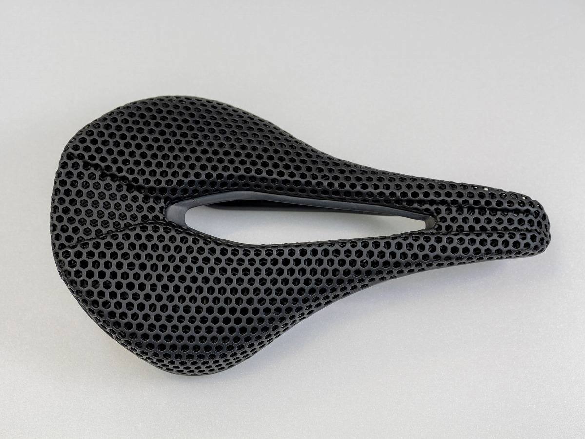 TNI LITEFLY 3Dカーボンサドル