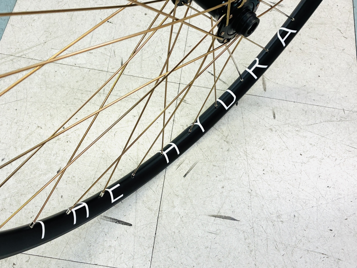 【ﾁｬｰﾘｰｵﾘｼﾞﾅﾙ車ﾊﾞﾗ完日記】SURLY MIDNIGHT SPECIAL ホイール・タイヤ装着！ | Y's Road 池袋チャーリー店