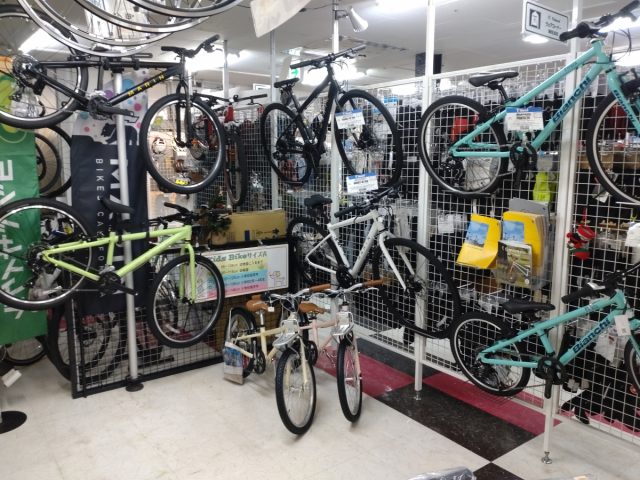 店内奥にも