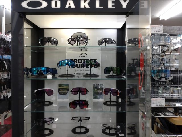 OAKLEY
