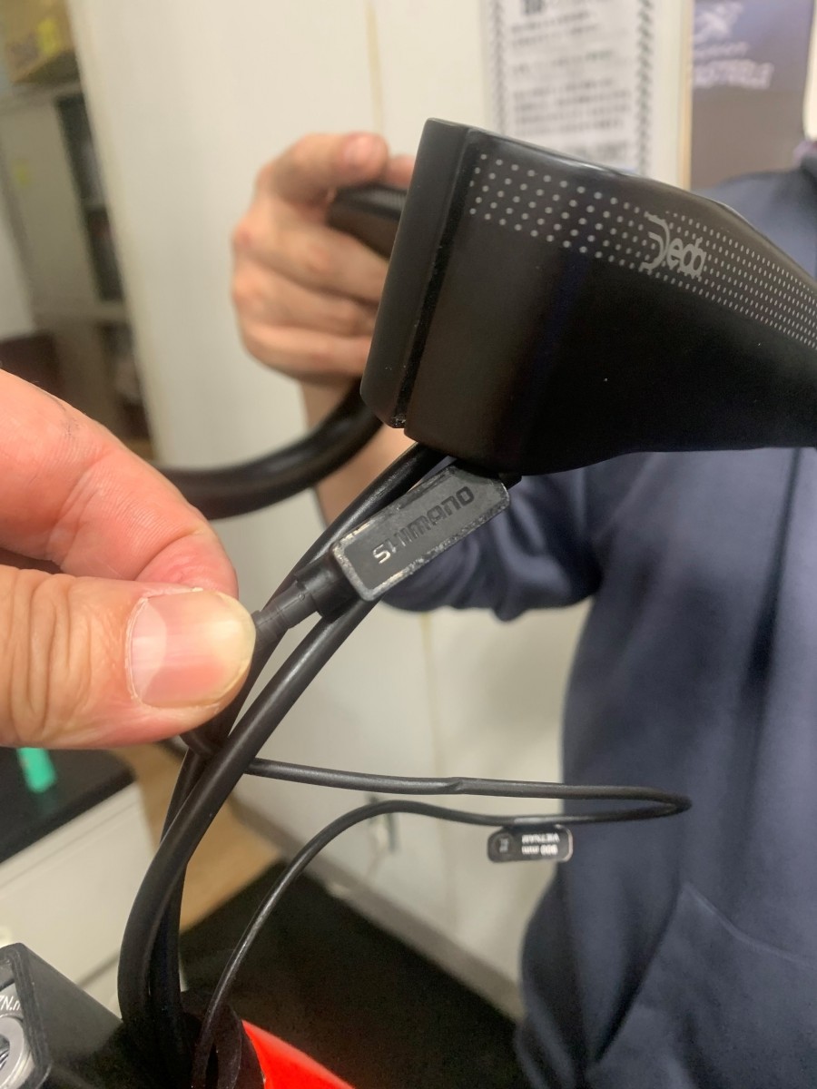 作業:ワイヤレスユニットはハンドル内に収納可能