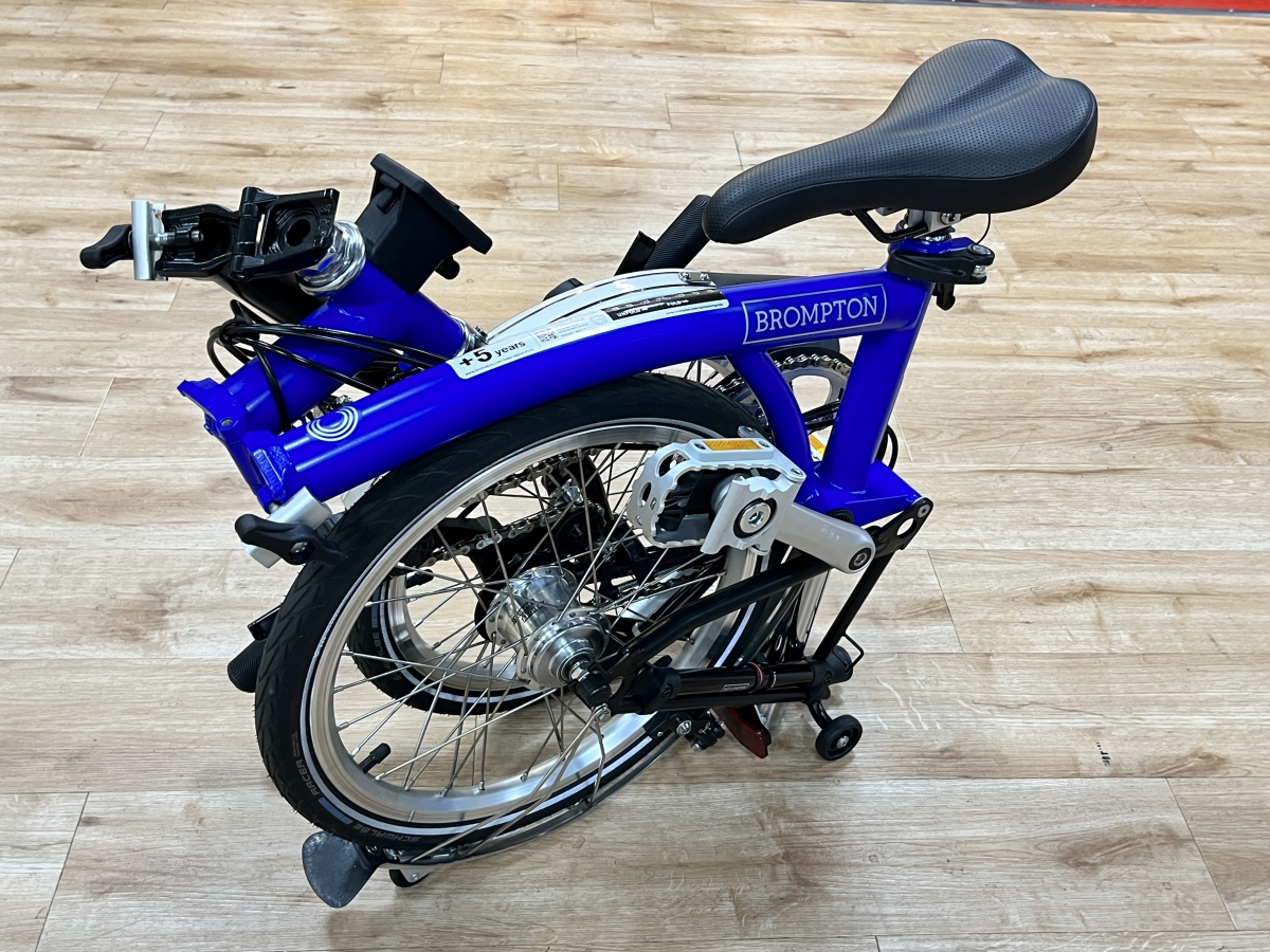 【実は日本が最安値？】海外のお客様が買いに来るほど人気の折り畳み自転車【BROMPTON】 | 九州で自転車をお探しならY's Road福岡天神店
