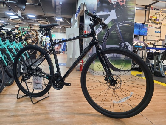 【BIANCHI】油圧DISCに38Cタイヤ搭載で安定感抜群のC SPORT2、今ならちょっとお買い得に！ | 九州で自転車をお探しならY's Road福岡天神店