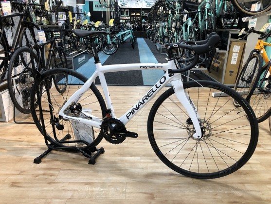 【PINARELLO】11s仕様RAZHAが価格改定！約10万のプライスダウン！ | 九州で自転車をお探しならY's Road福岡天神店
