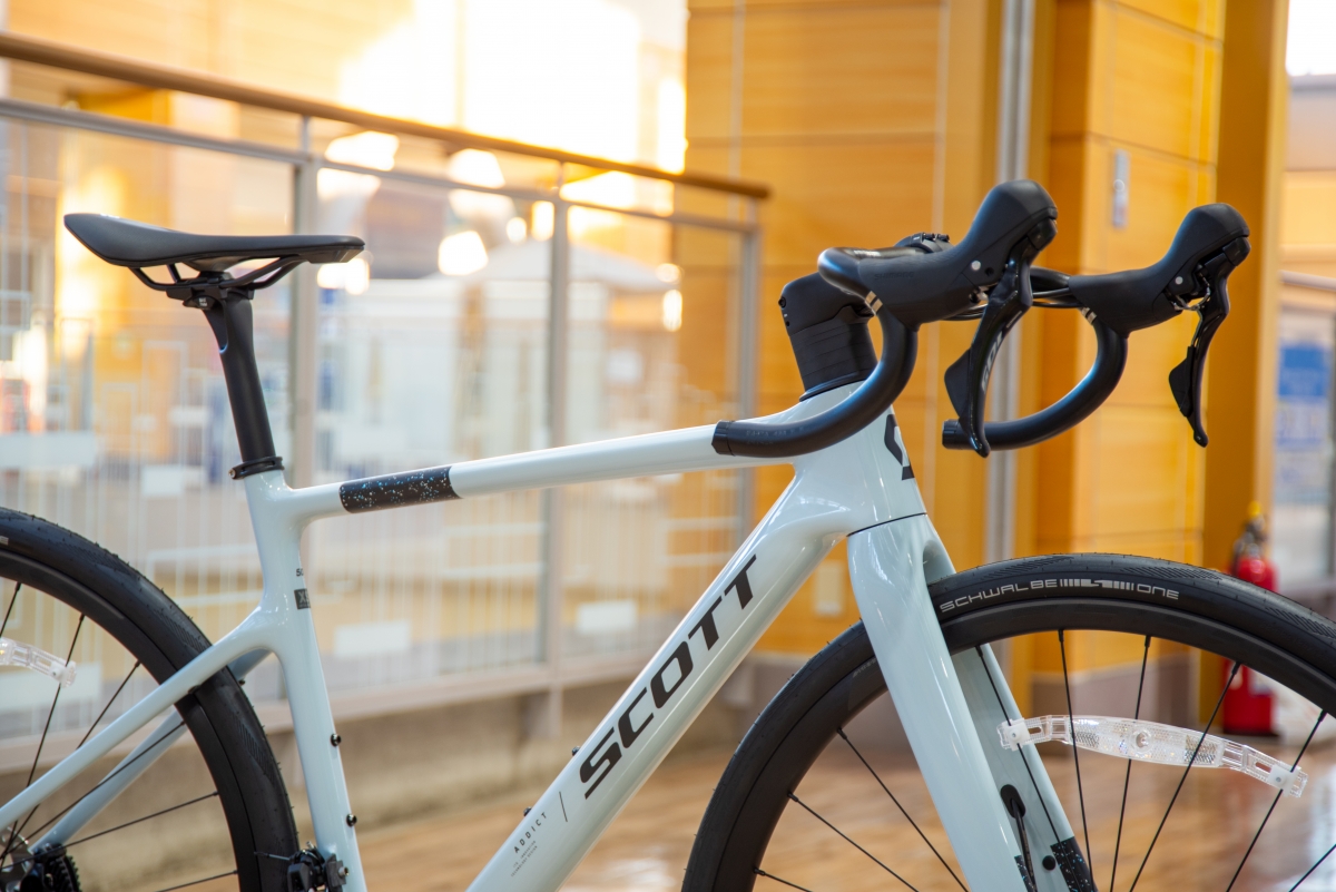 【2025年モデル】カラーチェンジした「SCOTT ADDICT」入荷！独創的なカラーで好きな人多そう！ | 船橋で自転車をお探しならY's Road 船橋店