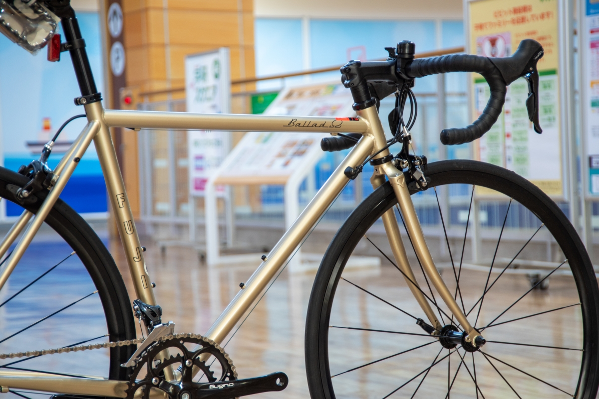 【船橋×FUJI】10万円台ロードバイクの中でも一際目立つ「シンプルゆえの美しさ」 | 船橋で自転車をお探しならY's Road 船橋店