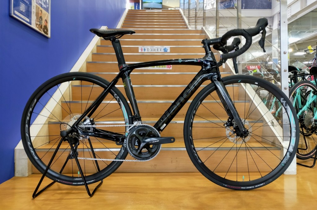 BIANCHI OLTRE XR3 DISC 105 ブラック 53サイズ 2020model