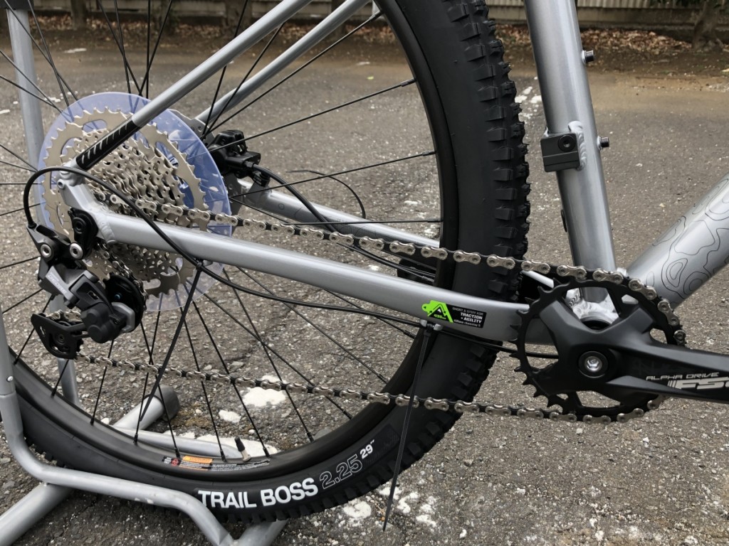 ドライブトレインはSHIMANOのDEORE 1x10s