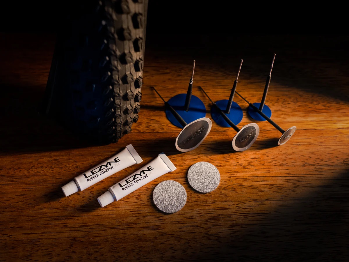 LEZYNE TUBELESS PRO PLUGS タイヤ修理キット