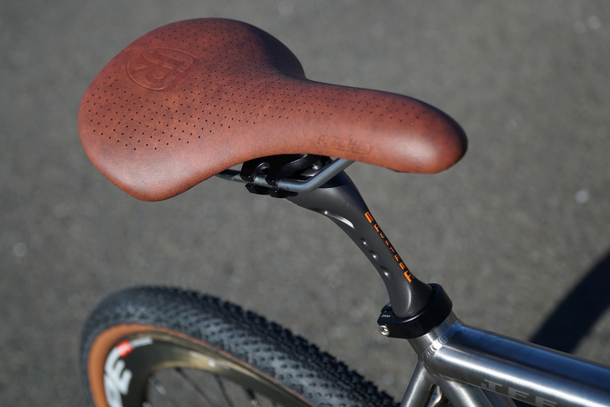 RITCHEY CLASSIC SADDLE V2 ジェイカーボンマガダマ