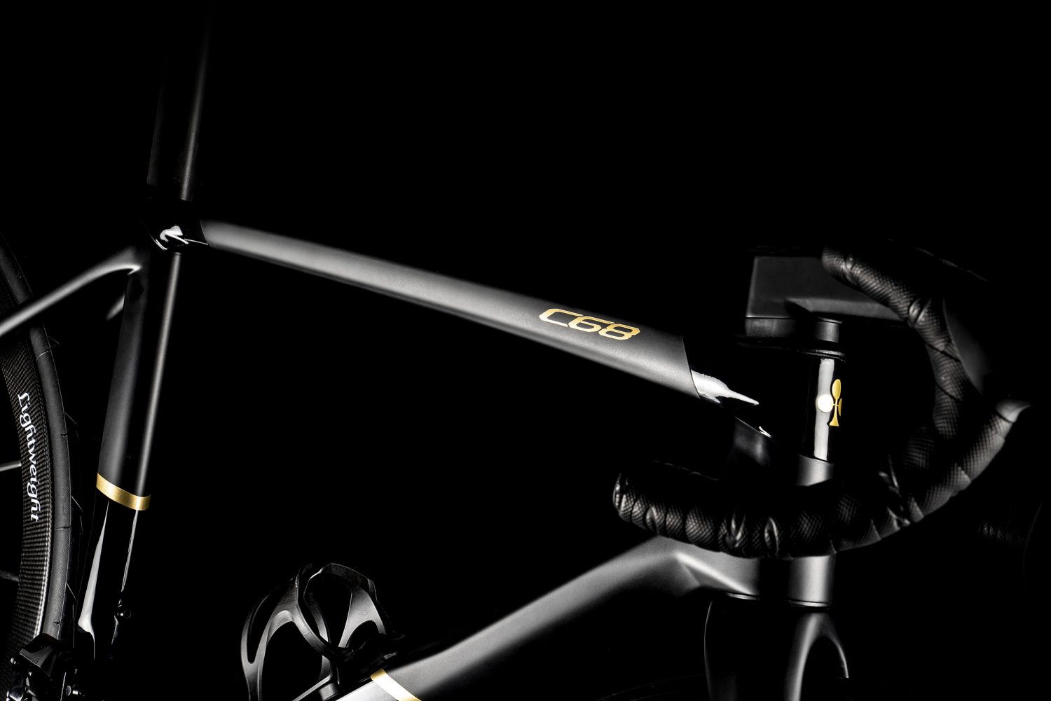 COLNAGO-C68-FONDO-NERO-138-1500x1001
