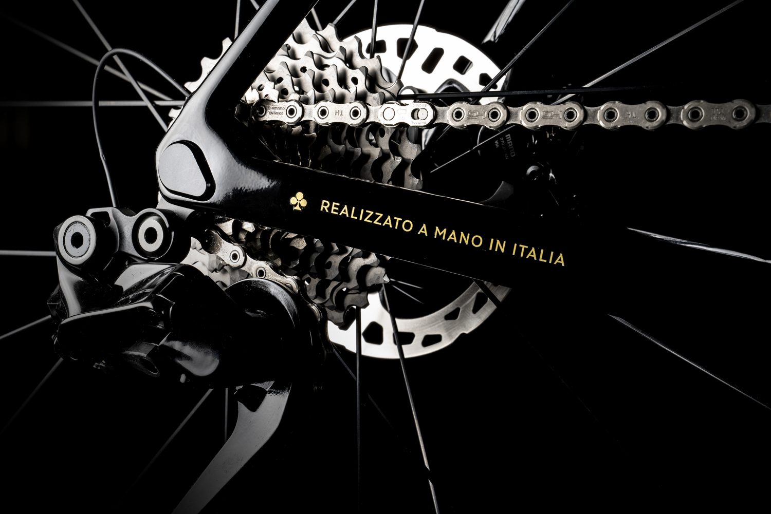 COLNAGO-C68-FONDO-NERO-156-1500x1001