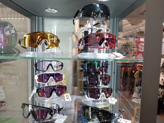 OAKLEY