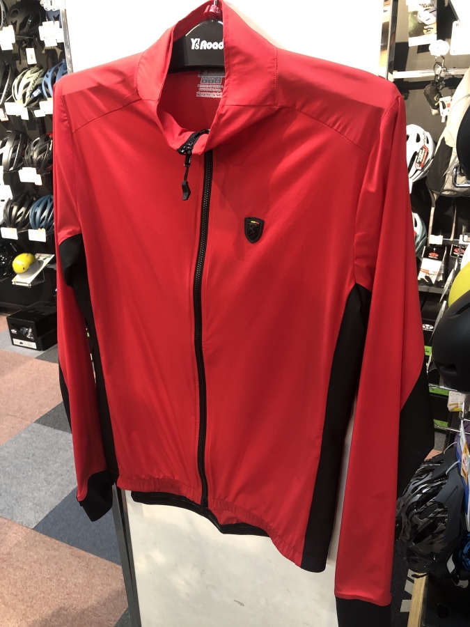 KAPELMUUR LIONのストレッチスリムウインドブレイカー
