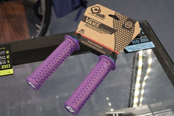 ODI VANS® V2.1 LOCK ON GRIPS