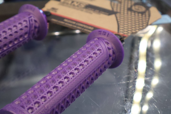 ODI VANS® V2.1 LOCK ON GRIPS