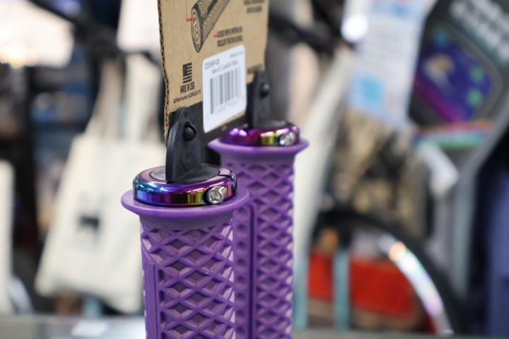 ODI VANS® V2.1 LOCK ON GRIPS