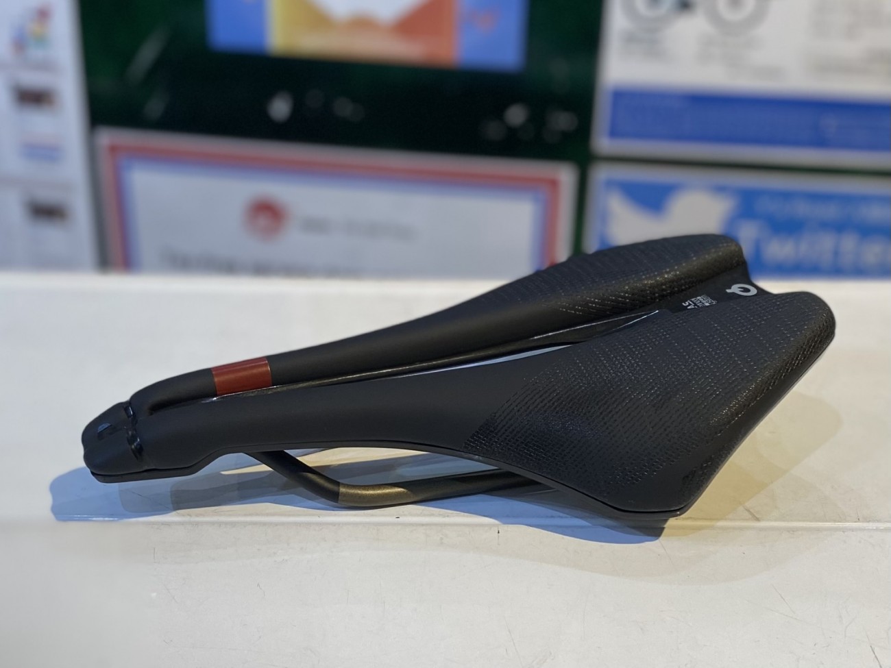 【アウトレット】プロロゴのショートノーズサドルの代名詞”DIMENSION AGX”がアウトレット特価で入荷！グラベル向きです！ | 入間で自転車をお探しならY's Road 入間店