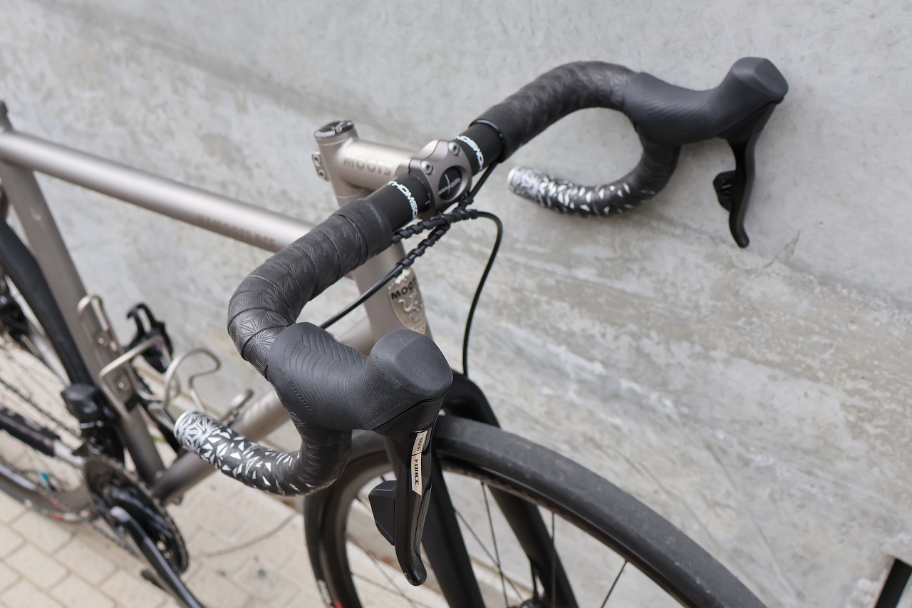 そろそろやらなくては！傷んでいたハンドルバーを新しくしました‼ | 入間で自転車をお探しならY's Road 入間店
