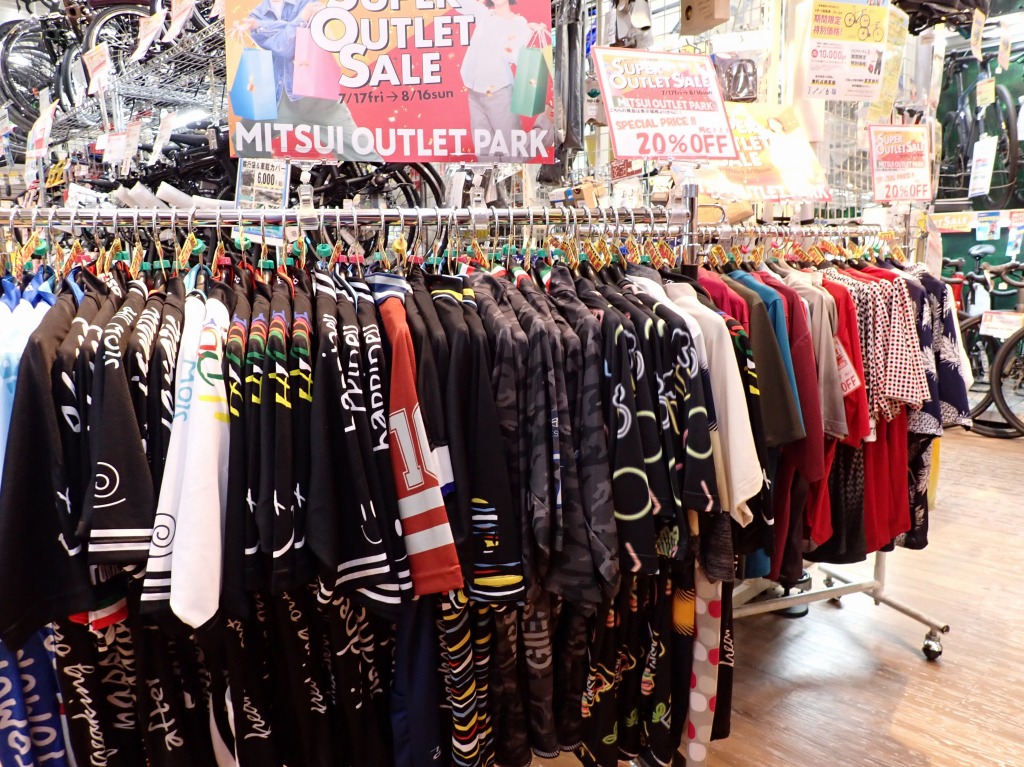 夏物ウェアを揃えるなら今がチャンス！MITSUI OUTLET PARK 「SUPER OUTLET SALE」でお買い得品が目白押し‼ | 入間で自転車をお探しならY's Road 入間店